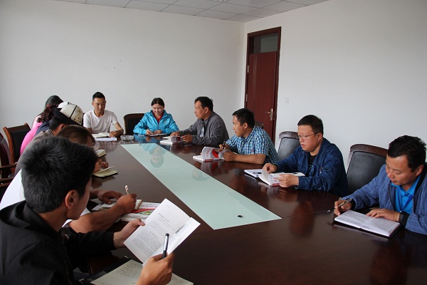 ͼΪ�������½���Դ�������޹�˾פ������幤������֯ѧϰ��2016�ꡰ���100��ϵ�д��顷