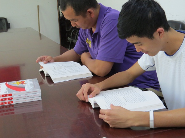 ͼΪ����������ί���פ��ľ��ʲ�幤��������ѧϰ��2016�ꡰ���100��ϵ�д��顷